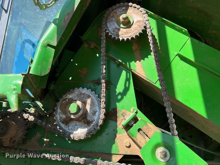 image for item DS8378 1992 John Deere 9600  combine