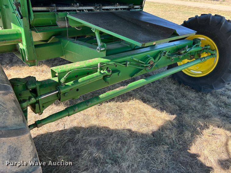 image for item DS8378 1992 John Deere 9600  combine