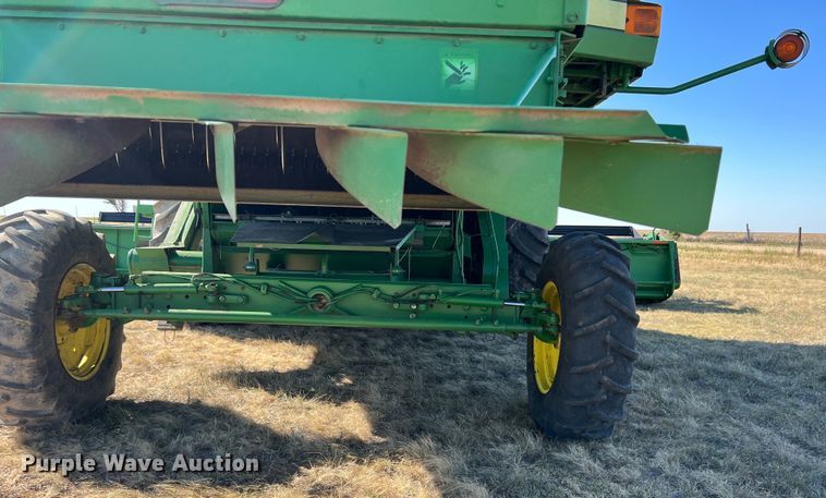 image for item DS8378 1992 John Deere 9600  combine