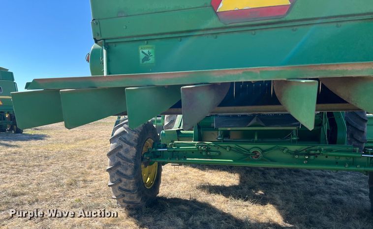 image for item DS8378 1992 John Deere 9600  combine