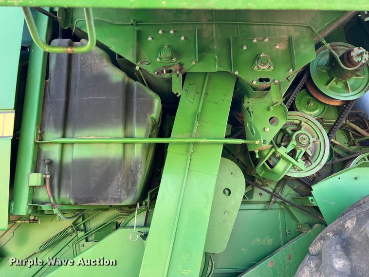 image for item DS8378 1992 John Deere 9600  combine