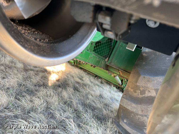 image for item DS8378 1992 John Deere 9600  combine