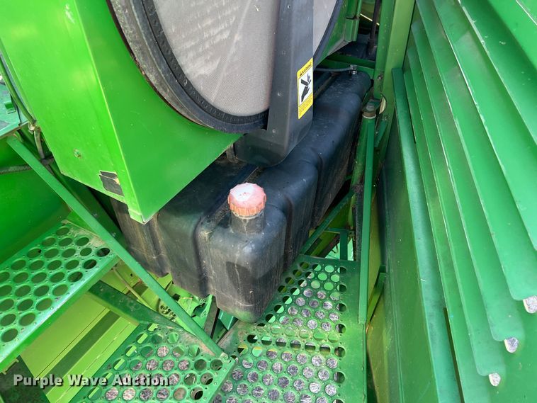 image for item DS8378 1992 John Deere 9600  combine