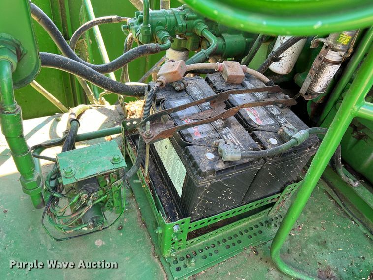 image for item DS8378 1992 John Deere 9600  combine