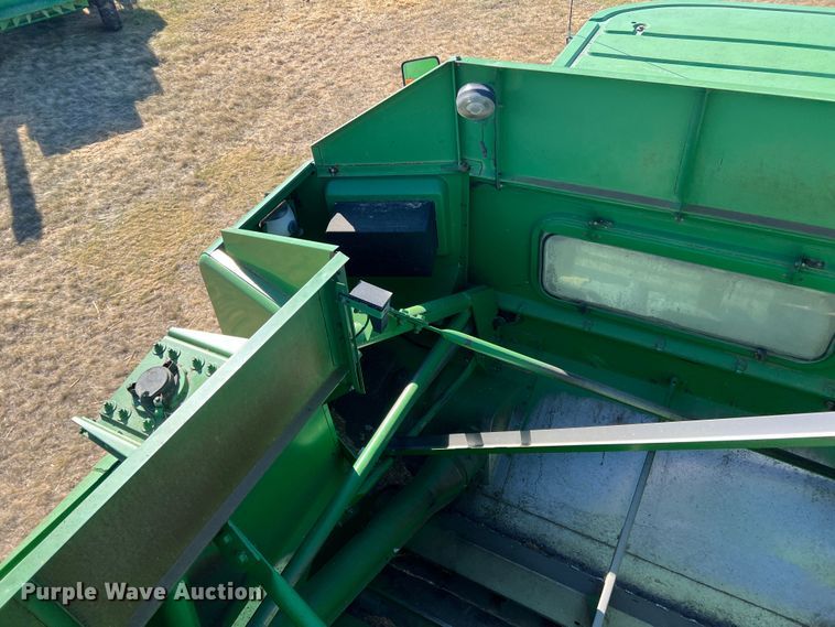 image for item DS8378 1992 John Deere 9600  combine
