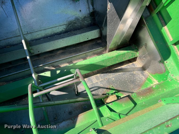 image for item DS8378 1992 John Deere 9600  combine