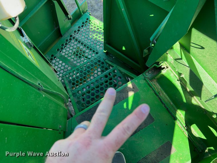 image for item DS8378 1992 John Deere 9600  combine