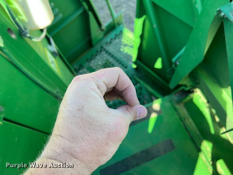 image for item DS8378 1992 John Deere 9600  combine