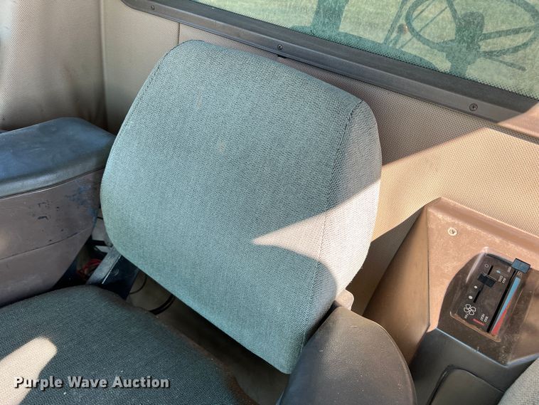 image for item DS8378 1992 John Deere 9600  combine