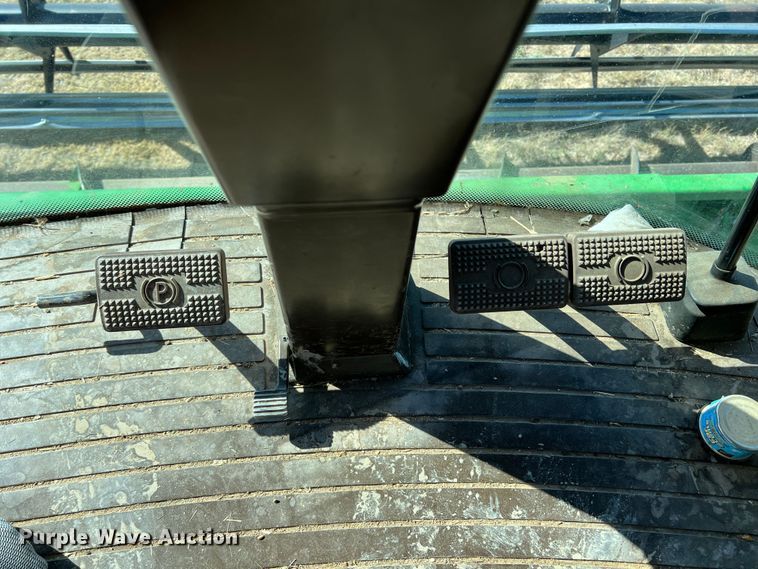 image for item DS8378 1992 John Deere 9600  combine