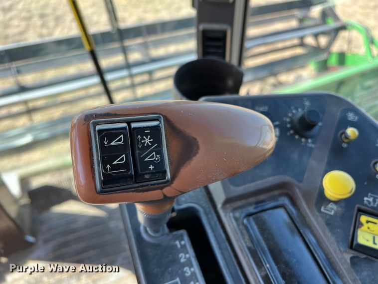 image for item DS8378 1992 John Deere 9600  combine