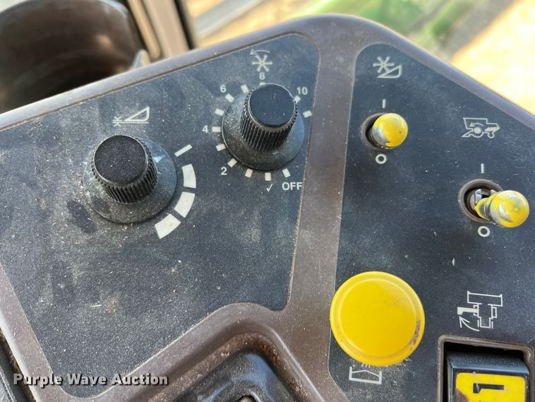 image for item DS8378 1992 John Deere 9600  combine