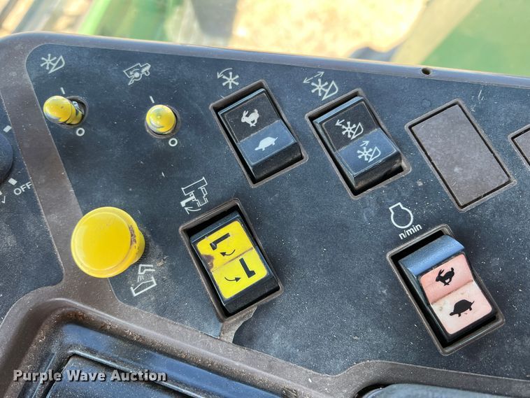 image for item DS8378 1992 John Deere 9600  combine