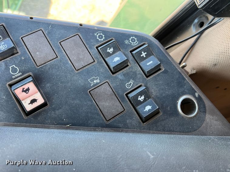 image for item DS8378 1992 John Deere 9600  combine