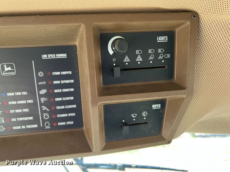 image for item DS8378 1992 John Deere 9600  combine