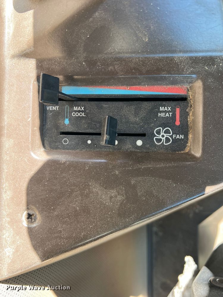 image for item DS8378 1992 John Deere 9600  combine