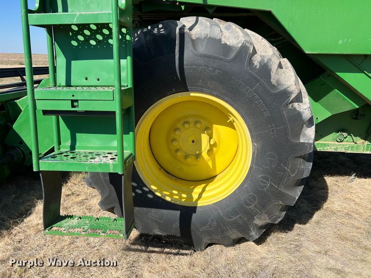 image for item DS8378 1992 John Deere 9600  combine