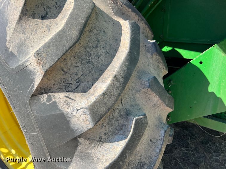 image for item DS8378 1992 John Deere 9600  combine