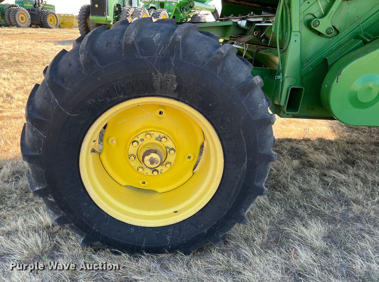 image for item DS8378 1992 John Deere 9600  combine