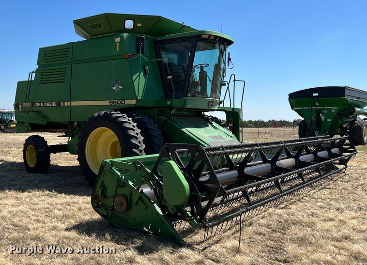 image for item DS8379 1997 John Deere 9600  combine