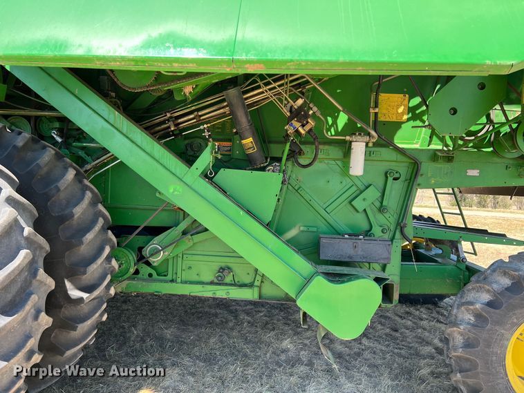 image for item DS8379 1997 John Deere 9600  combine