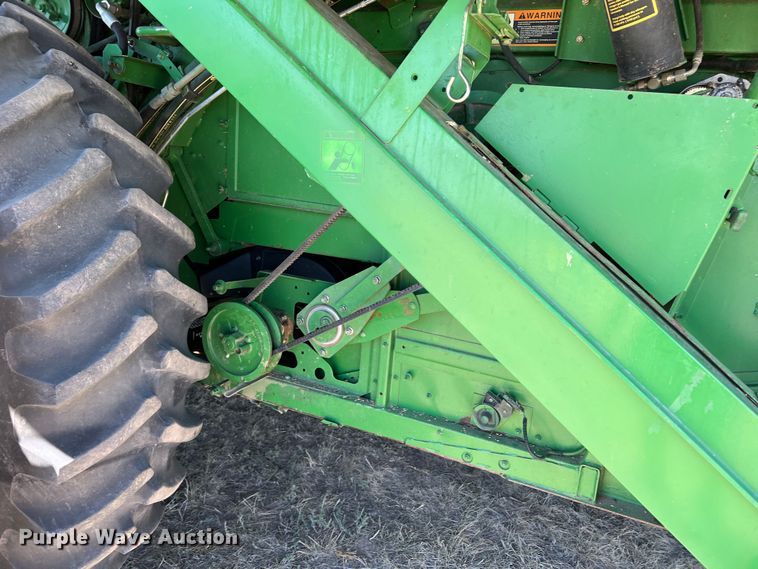 image for item DS8379 1997 John Deere 9600  combine