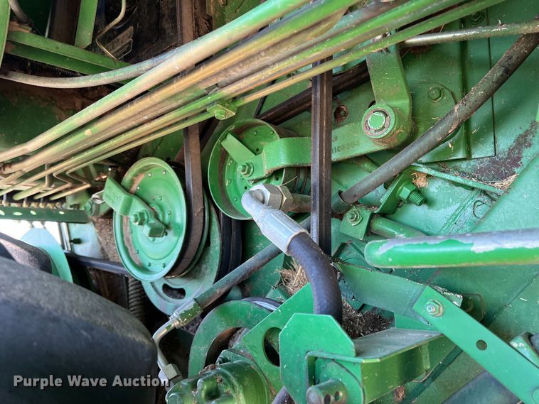 image for item DS8379 1997 John Deere 9600  combine