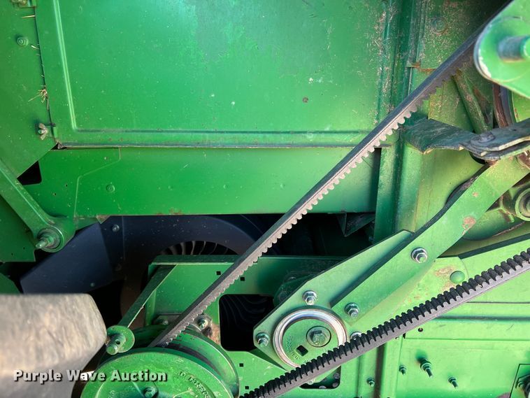 image for item DS8379 1997 John Deere 9600  combine