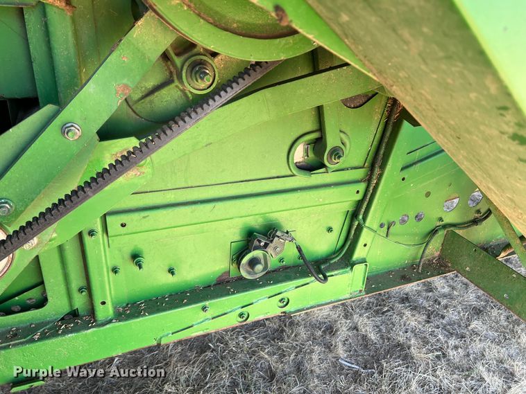 image for item DS8379 1997 John Deere 9600  combine