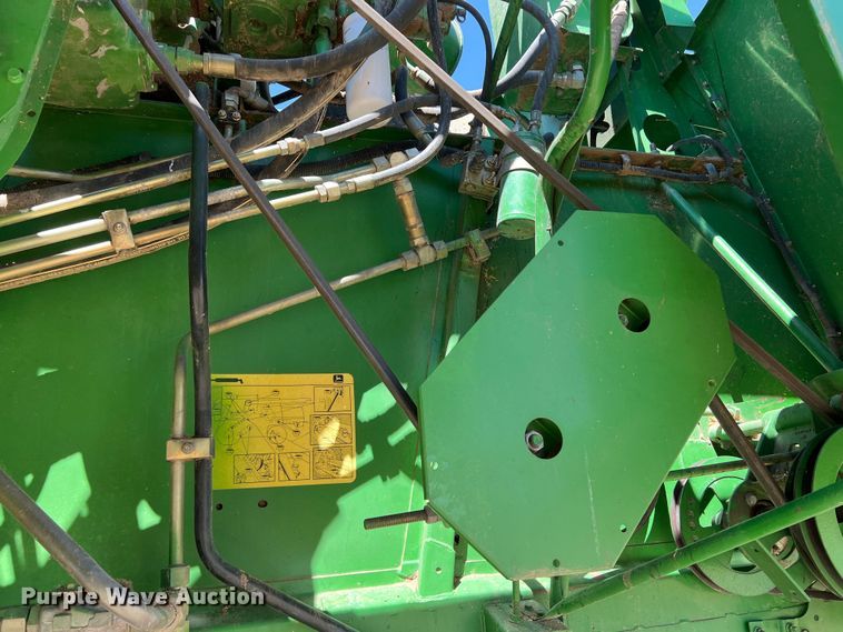 image for item DS8379 1997 John Deere 9600  combine