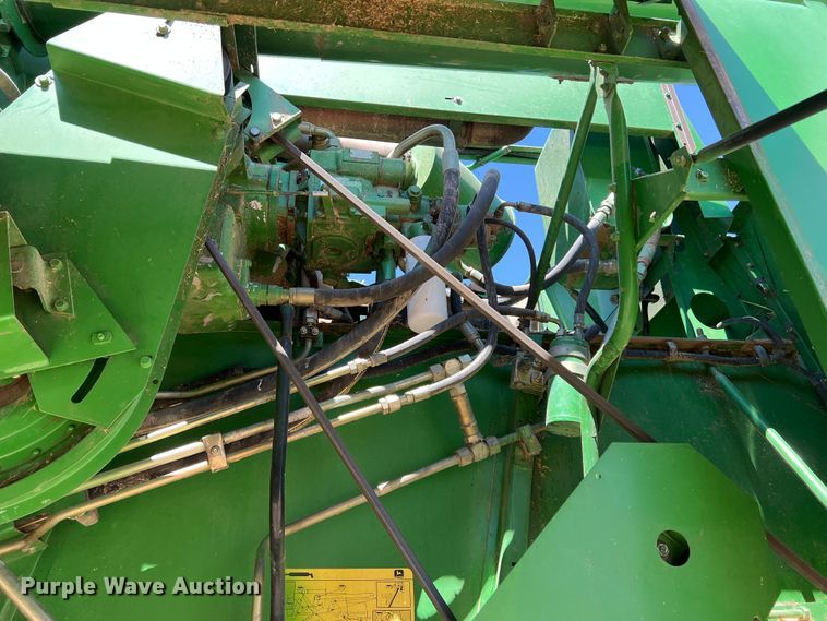 image for item DS8379 1997 John Deere 9600  combine