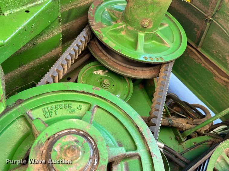 image for item DS8379 1997 John Deere 9600  combine