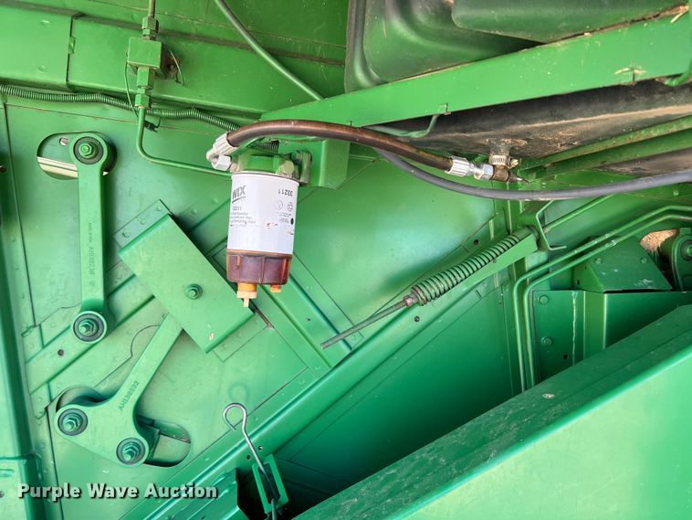 image for item DS8379 1997 John Deere 9600  combine