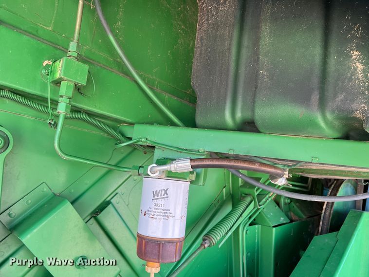 image for item DS8379 1997 John Deere 9600  combine