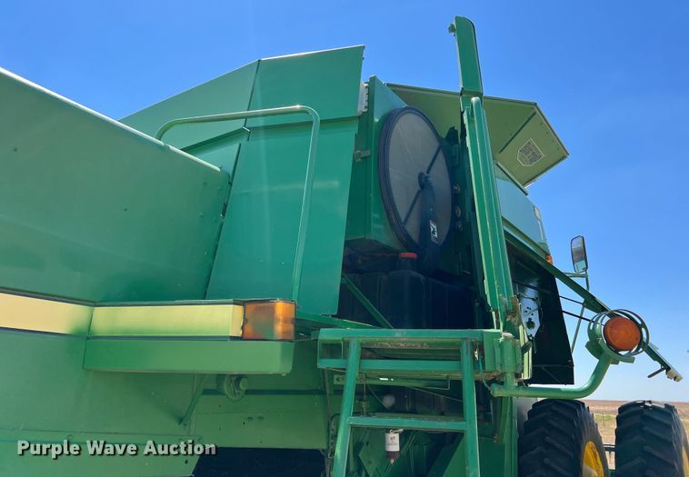 image for item DS8379 1997 John Deere 9600  combine