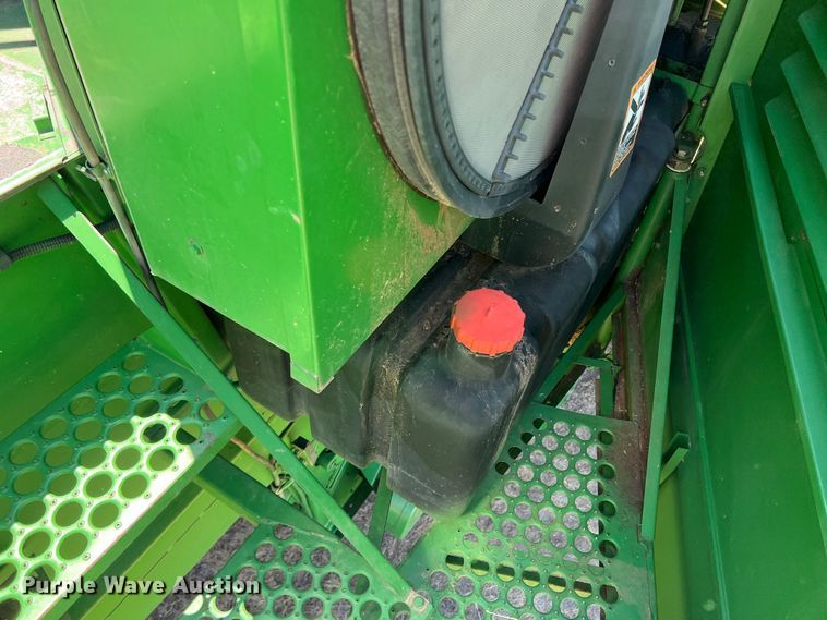 image for item DS8379 1997 John Deere 9600  combine