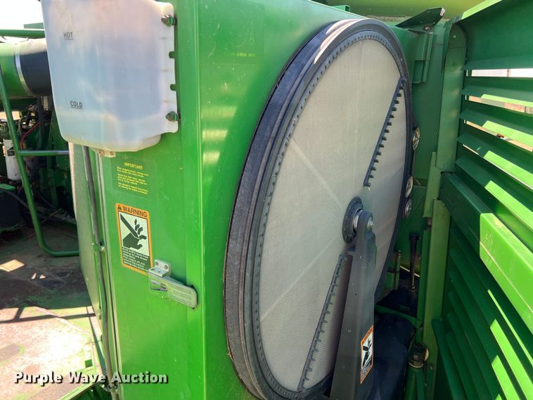 image for item DS8379 1997 John Deere 9600  combine