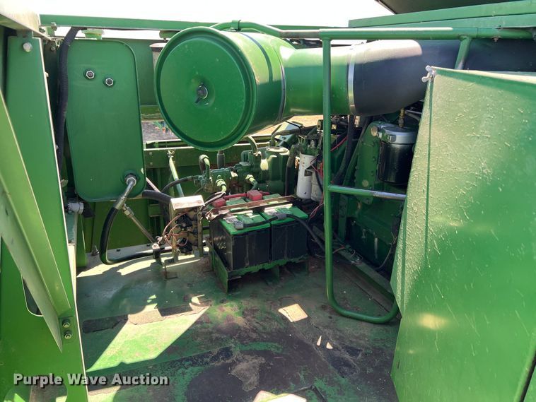 image for item DS8379 1997 John Deere 9600  combine