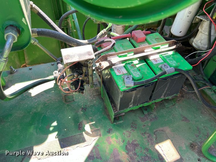 image for item DS8379 1997 John Deere 9600  combine