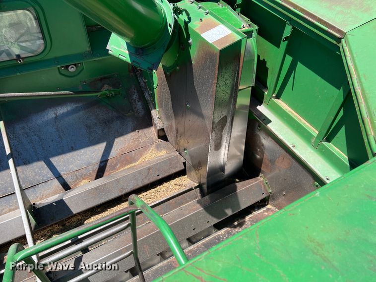 image for item DS8379 1997 John Deere 9600  combine