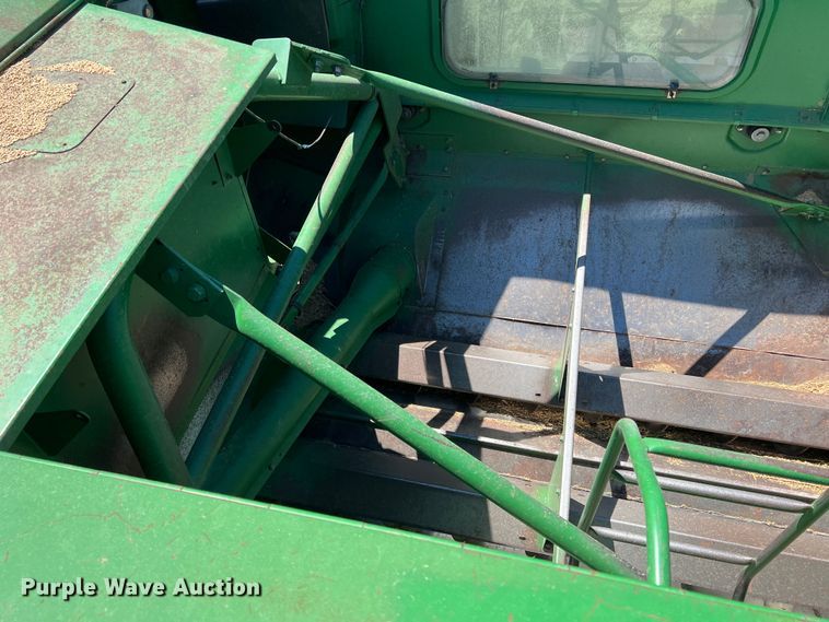image for item DS8379 1997 John Deere 9600  combine