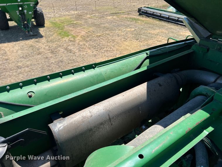 image for item DS8379 1997 John Deere 9600  combine