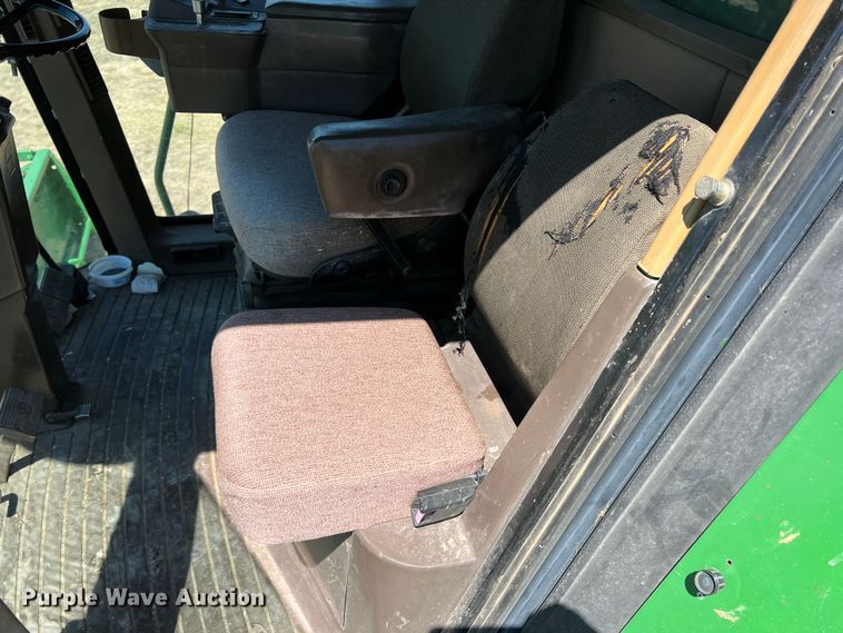 image for item DS8379 1997 John Deere 9600  combine