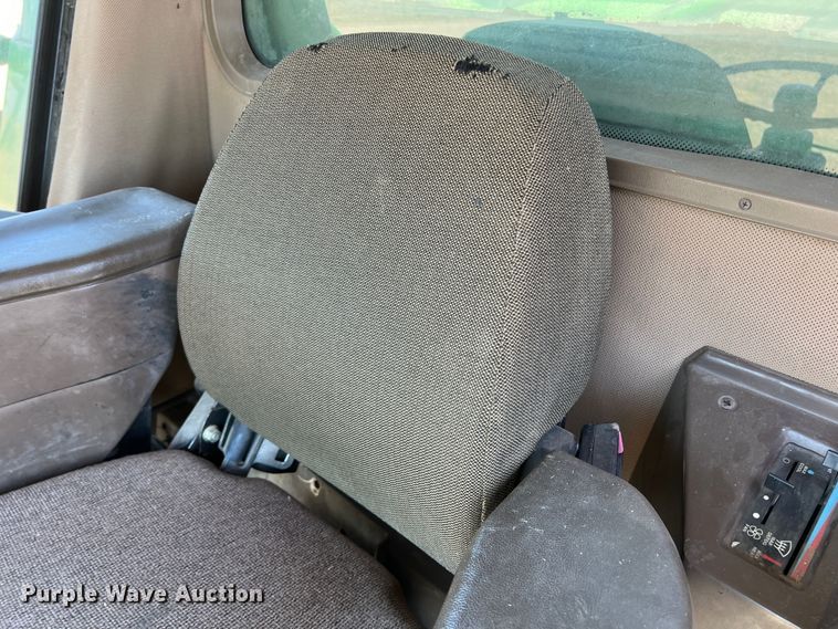 image for item DS8379 1997 John Deere 9600  combine