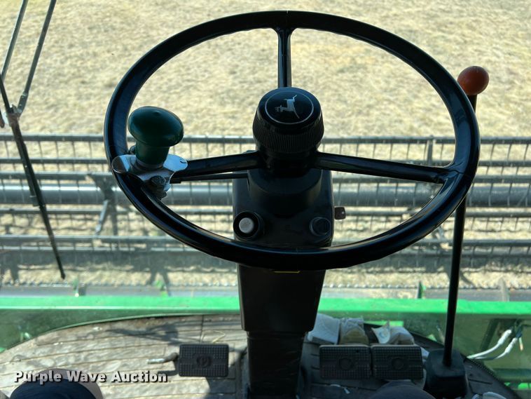 image for item DS8379 1997 John Deere 9600  combine