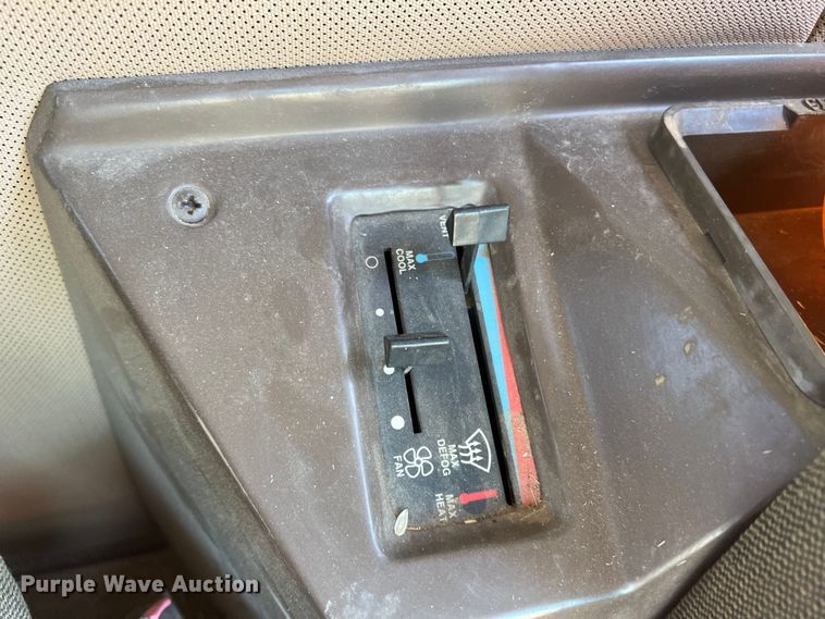 image for item DS8379 1997 John Deere 9600  combine