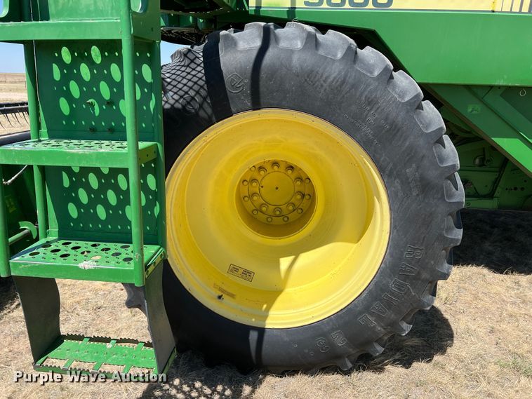 image for item DS8379 1997 John Deere 9600  combine