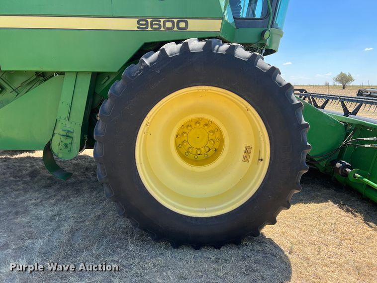 image for item DS8379 1997 John Deere 9600  combine