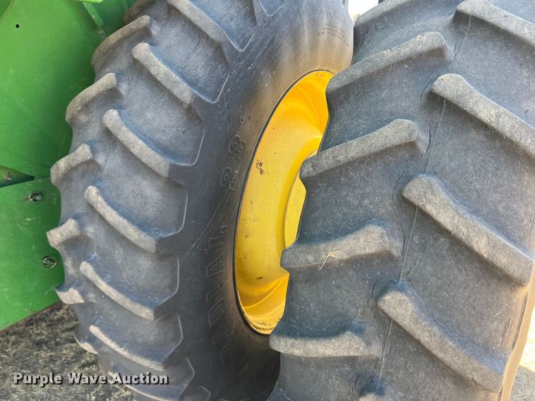 image for item DS8379 1997 John Deere 9600  combine