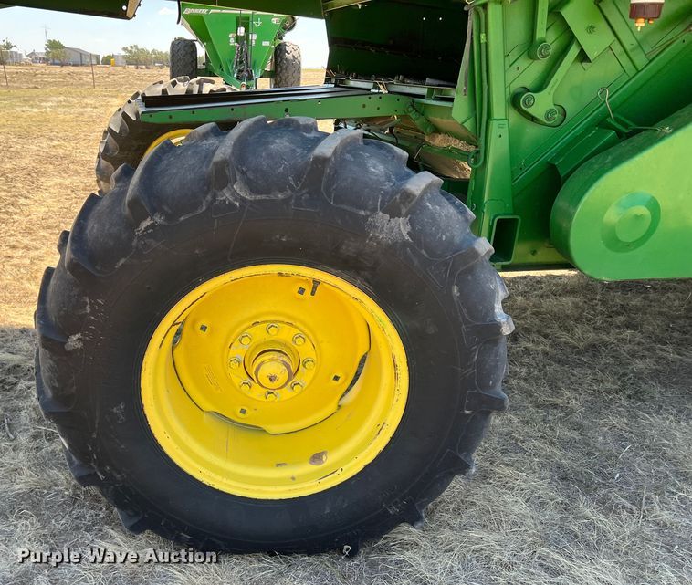 image for item DS8379 1997 John Deere 9600  combine